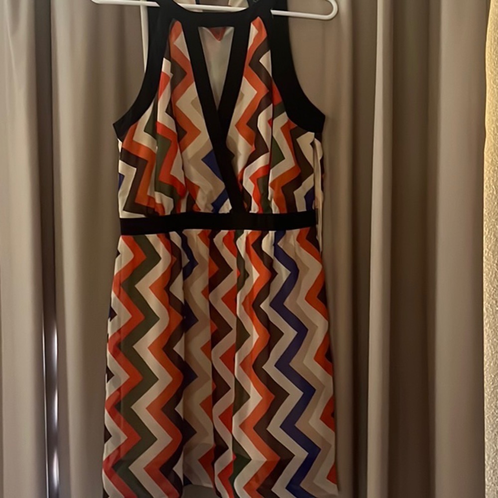 Cute multicolor Blue Rain V neck dress. Size Large